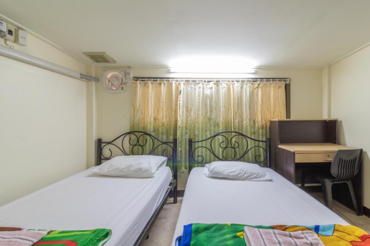 7 Holder Guesthouse Bangkok Exterior photo